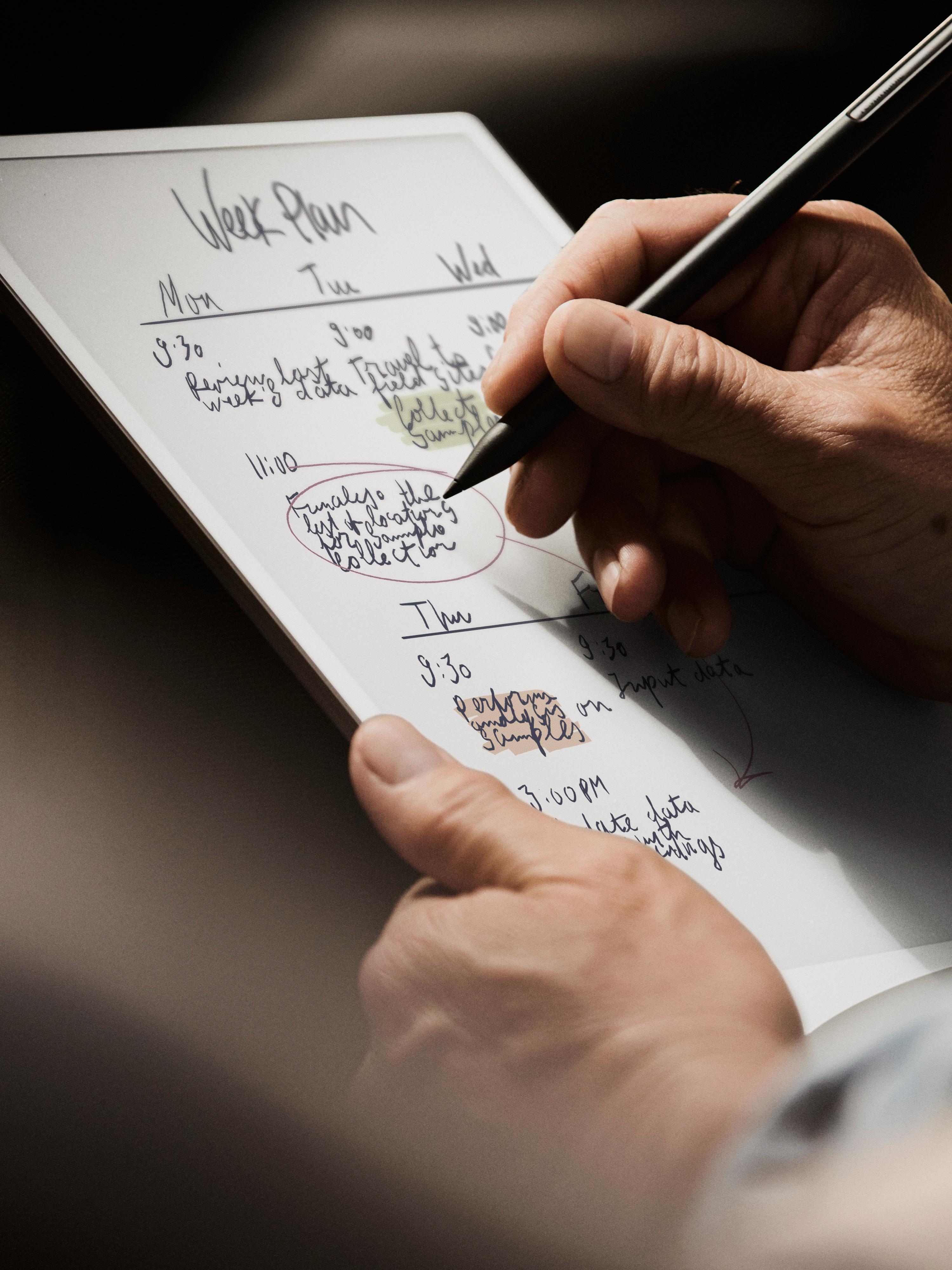 ReMarkable Paper Pro someone drawing a week plan with a stylus
