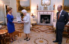Queen receives equestrian award