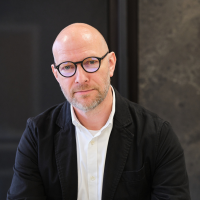 Headshot of Jonathan Stanley, VP of Marketing and Customer Service at Caesarstone UK and ROI 