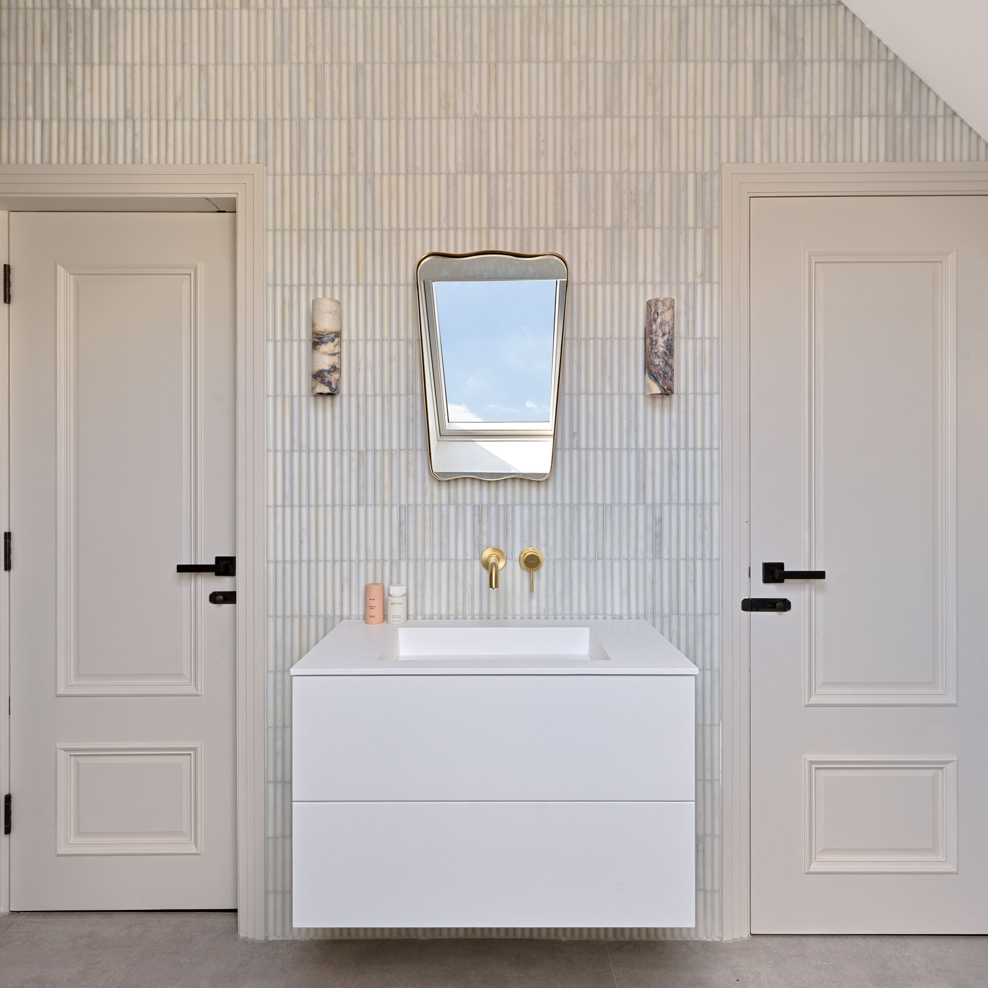 White bamboo tiles with mirror and two doors