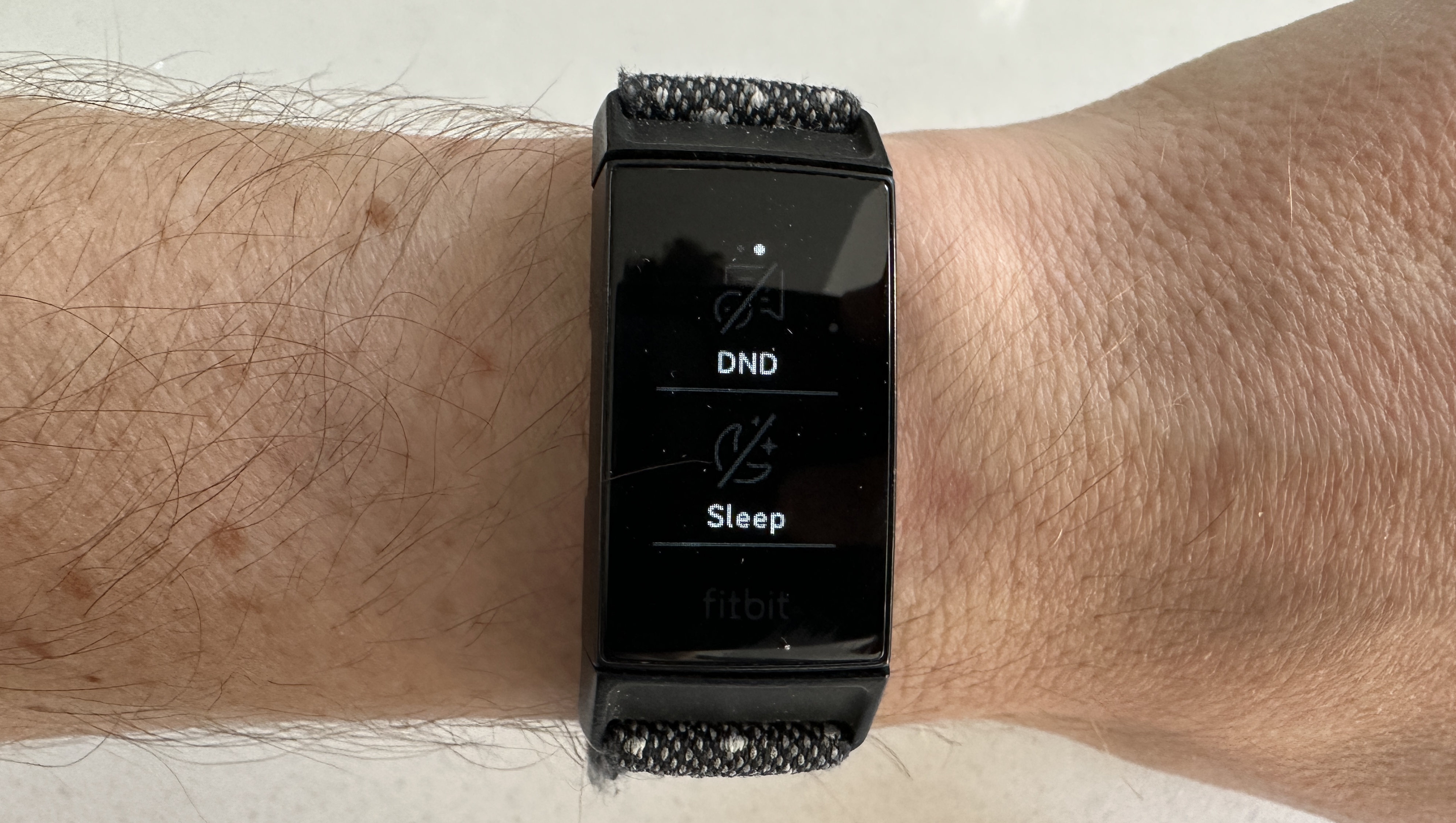 Отслеживание сна на Fitbit Charge 4