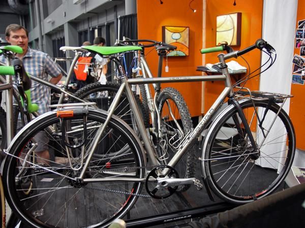 Vertigo showed off this beautiful titanium town bike.