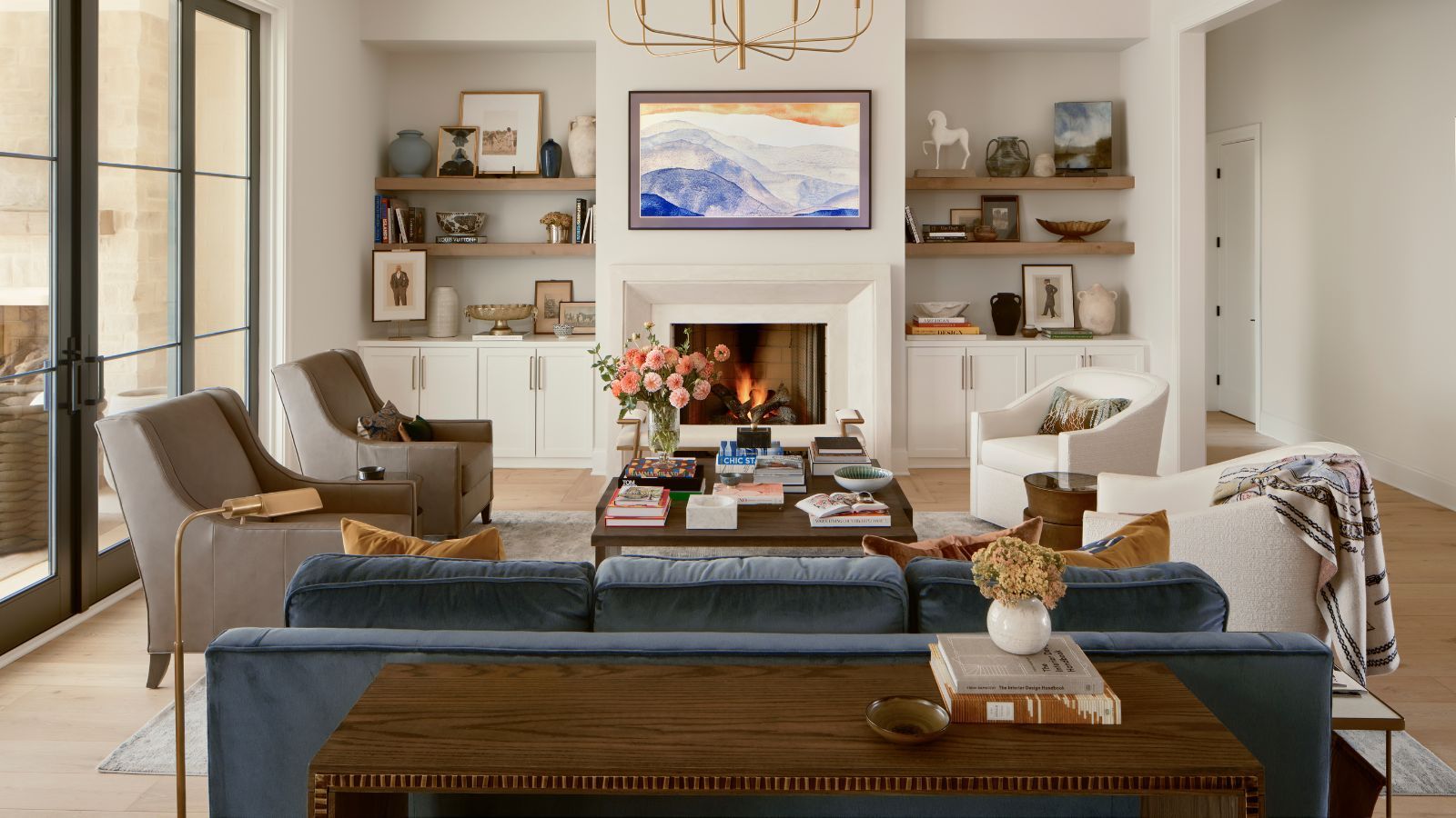 The Unexpected Living Room Seating Designers Swear By