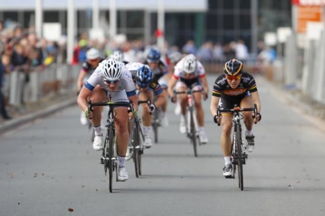 Kirsten Wild (Argos-Shimano) and Giorgia Bronzini (Wiggle Honda Team) sprint for victory