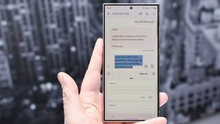 Samsung Galaxy S24 Ultra visar AI-skrivverktyg.