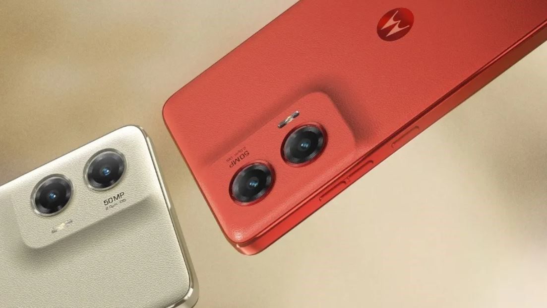 Moto G Stylus 5G in Scarlet next to Caramel version