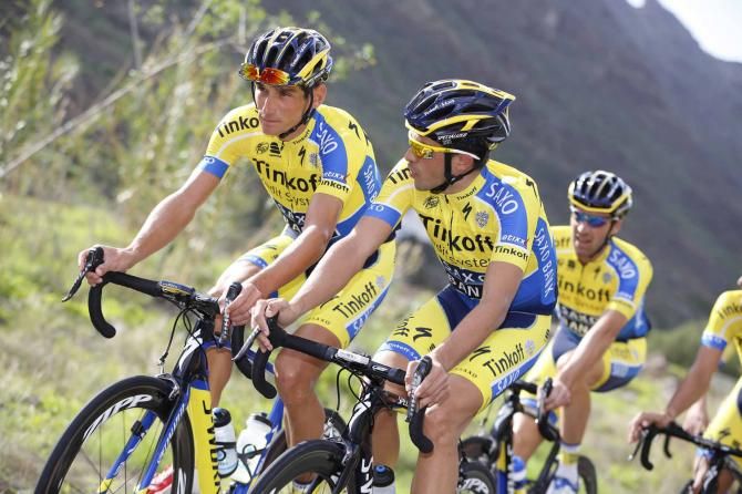 Alberto Contador confers with Roman Kreuziger.