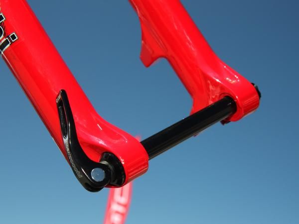Marzocchi will offer the Corsa 29 exclusively with 15mm thru-axle dropouts.
