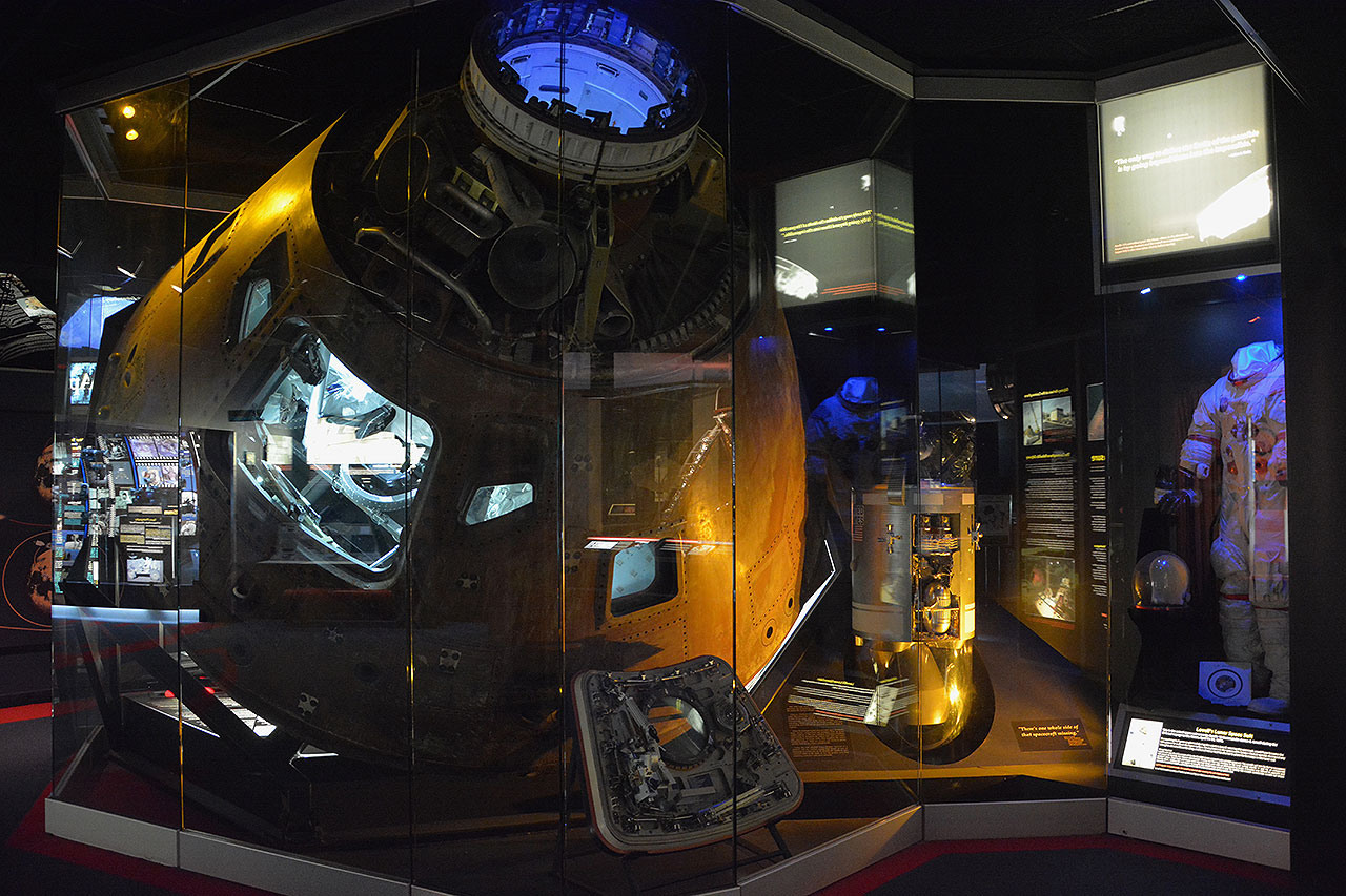 display in a spaceflight museum showing an apollo capsule.
