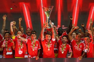 Benfica players celebrate after winning the Super Taça de Portugal in 2023.
