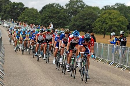 Alex Dowsett drives the bunch to pull back the leaders