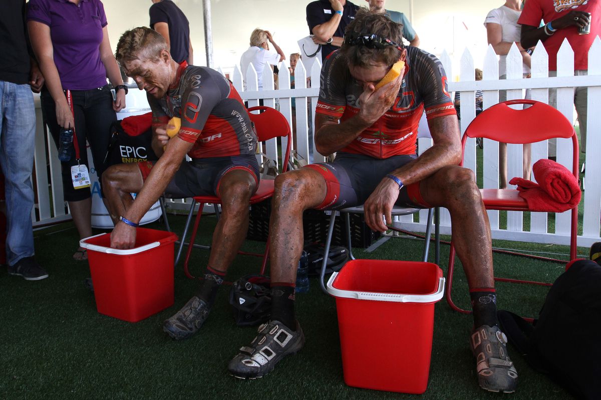 Gawie Combrinck and Johann Rabie of EAI South Africa wash off after stage 5