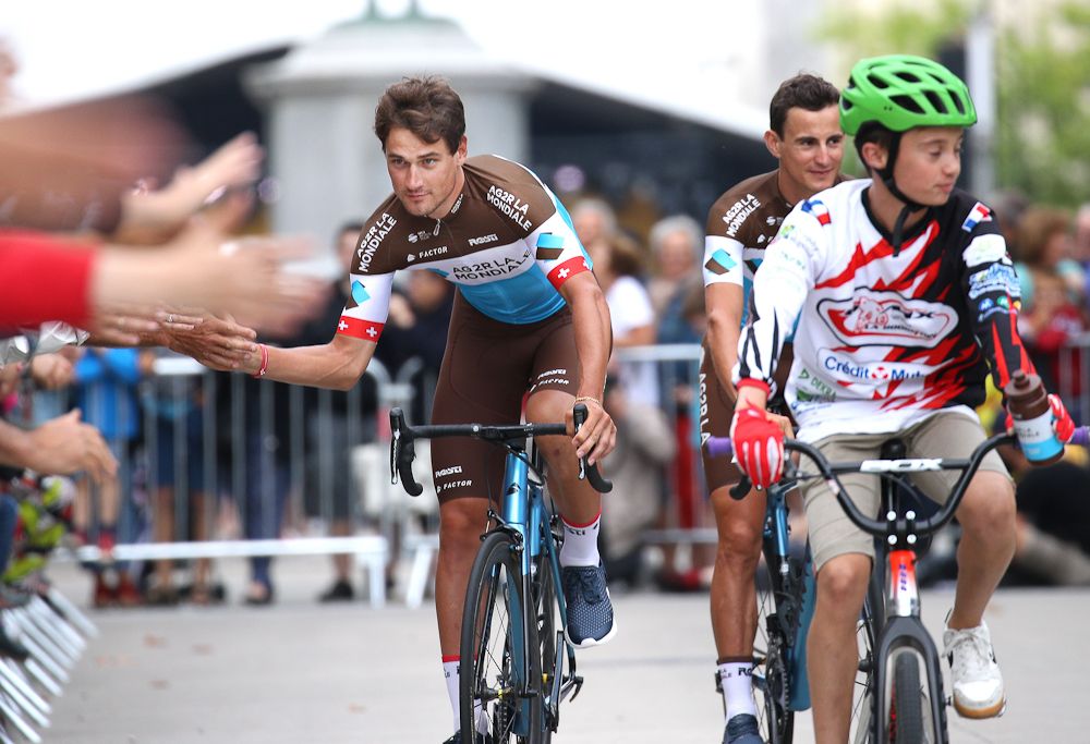 Silvan Dillier interacts with fans at the 2018 Tour de France team presentation
