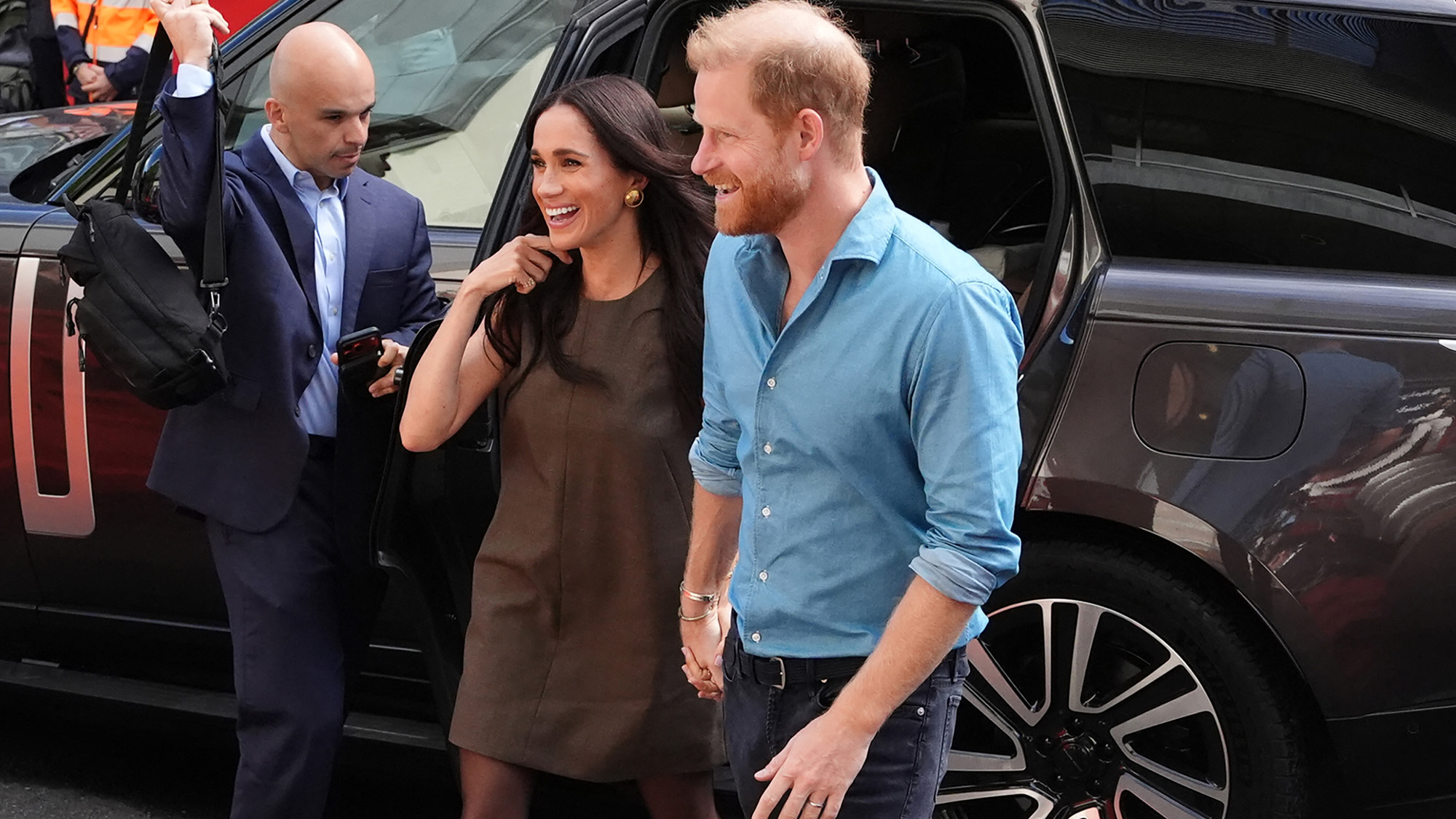 Meghan Markle and Prince Harry step out of a range rover to attend an event in Melbourne 2026. 