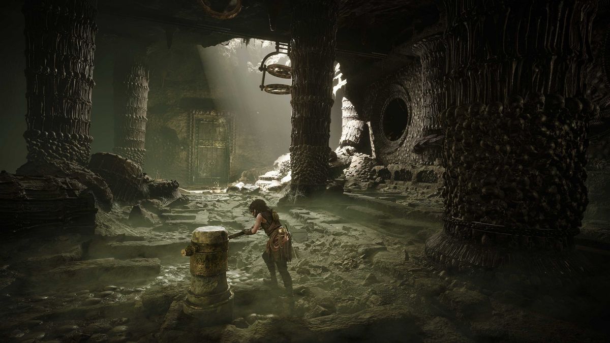 Within a dark, crumbling temple littered with skulls, Sophia pushes a huge lever in Resonance: A Plague Tale Legacy