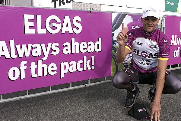 Tour leader in... purple? Jonathan Cantwell (Fly V Australia) was number one on the first stage.
