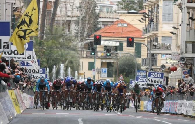 The Milan-San Remo sprinters head to the finish in Via Roma