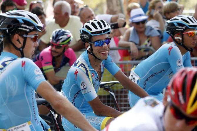 Fabio Aru chats with his teammates
