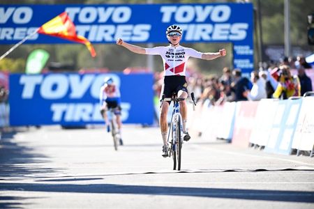 Fem van Empel wins the Benidorm round of the Cyclocross World Cup