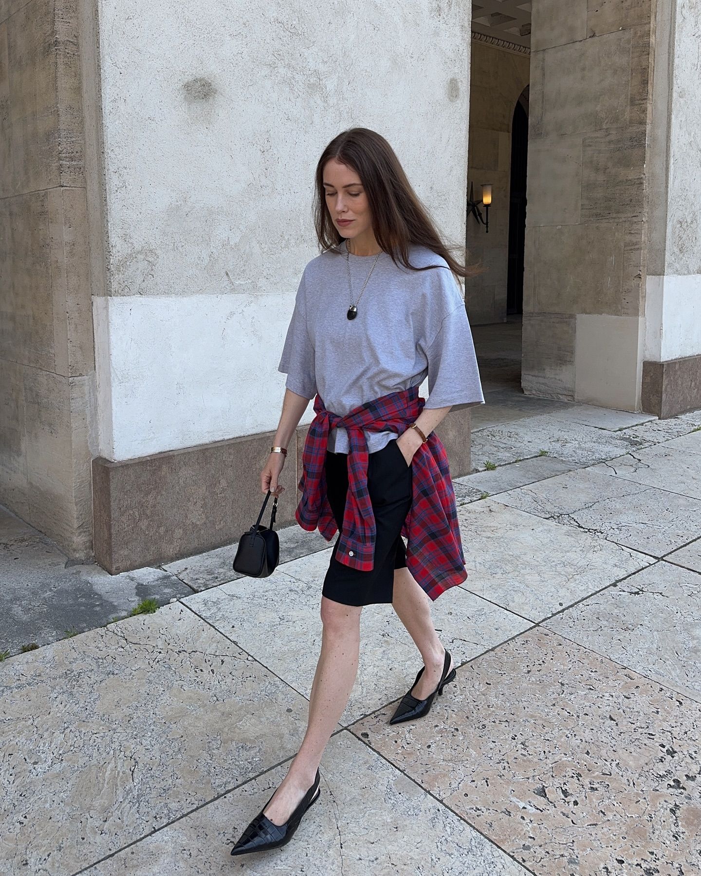 Heels to wear with long shorts: @annabelrosendahl wears slingbacks with long shorts