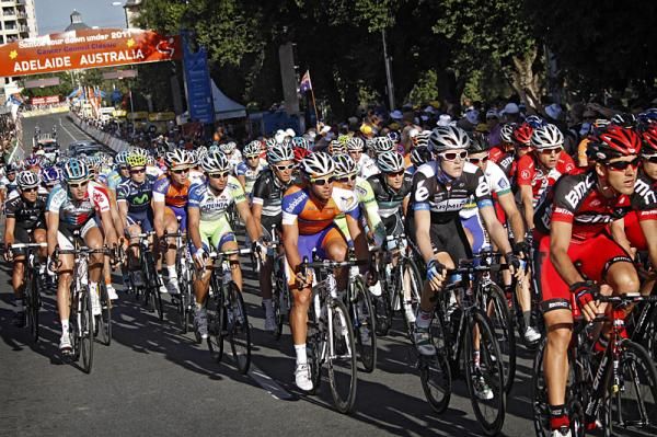 Riders take it easy in the opening laps