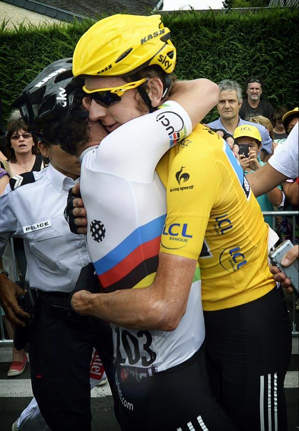 Cavendish thanks Wiggins for the lead-out