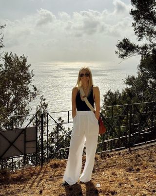 Gwyneth Paltrow mengenakan tren musim panas di Italia.