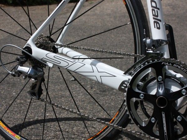 The Six Carbon frame adheres to the 'big chain stay - little seat stay' philosophy.
