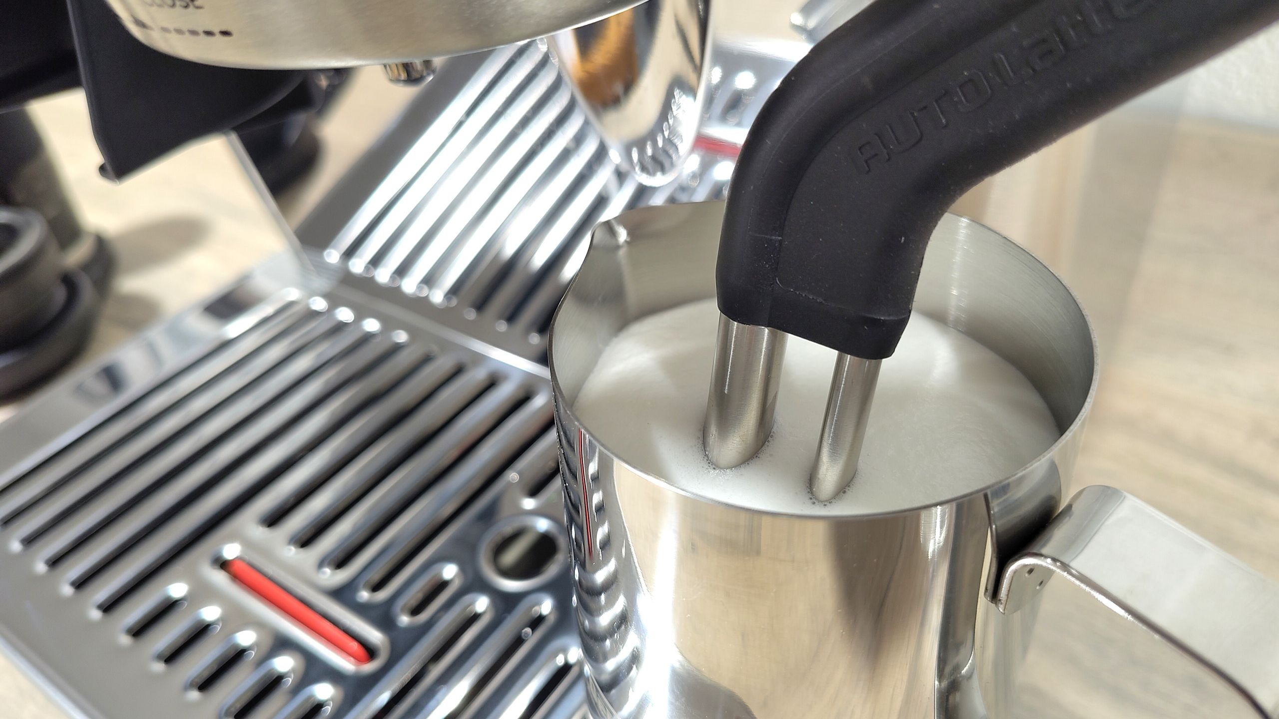 Foaming milk using DeLonghi La Specialista Touch coffee machine