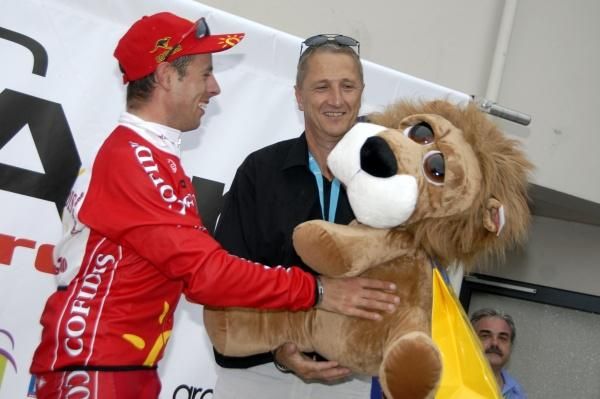 Now that's a stuffed lion for stage one winner Micka&euml;l Buffaz.