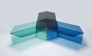 Diamond-shaped surfaces converge isometric cube patterns