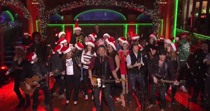 Bruce Springsteen and Paul McCartney sing "Santa Claus is Coming to Town" on "SNL"