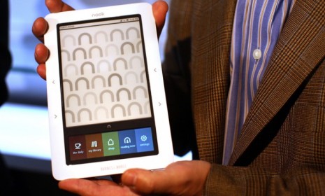 With Microsoft as its partner, Barnes & Noble may make a run at Amazon's Kindle Fire by upgrading its Nook to a Windows 8 operating system.