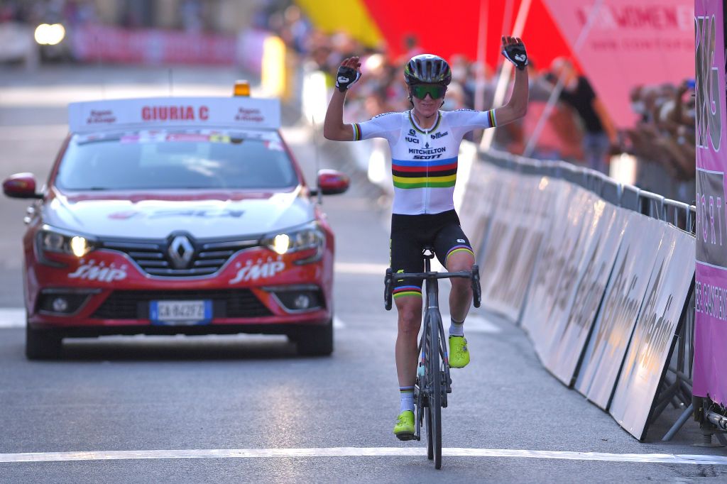 ARCIDOSSO ITALY SEPTEMBER 12 Arrival Annemiek Van Vleuten of The Netherlands and Team Mitchelton Scott Celebration during the 31st Giro dItalia Internazionale Femminile 2020 Stage 2 a 1248km stage from Civitella Paganico to Arcidosso GiroRosaIccrea GiroRosa on September 12 2020 in Arcidosso Italy Photo by Luc ClaessenGetty Images