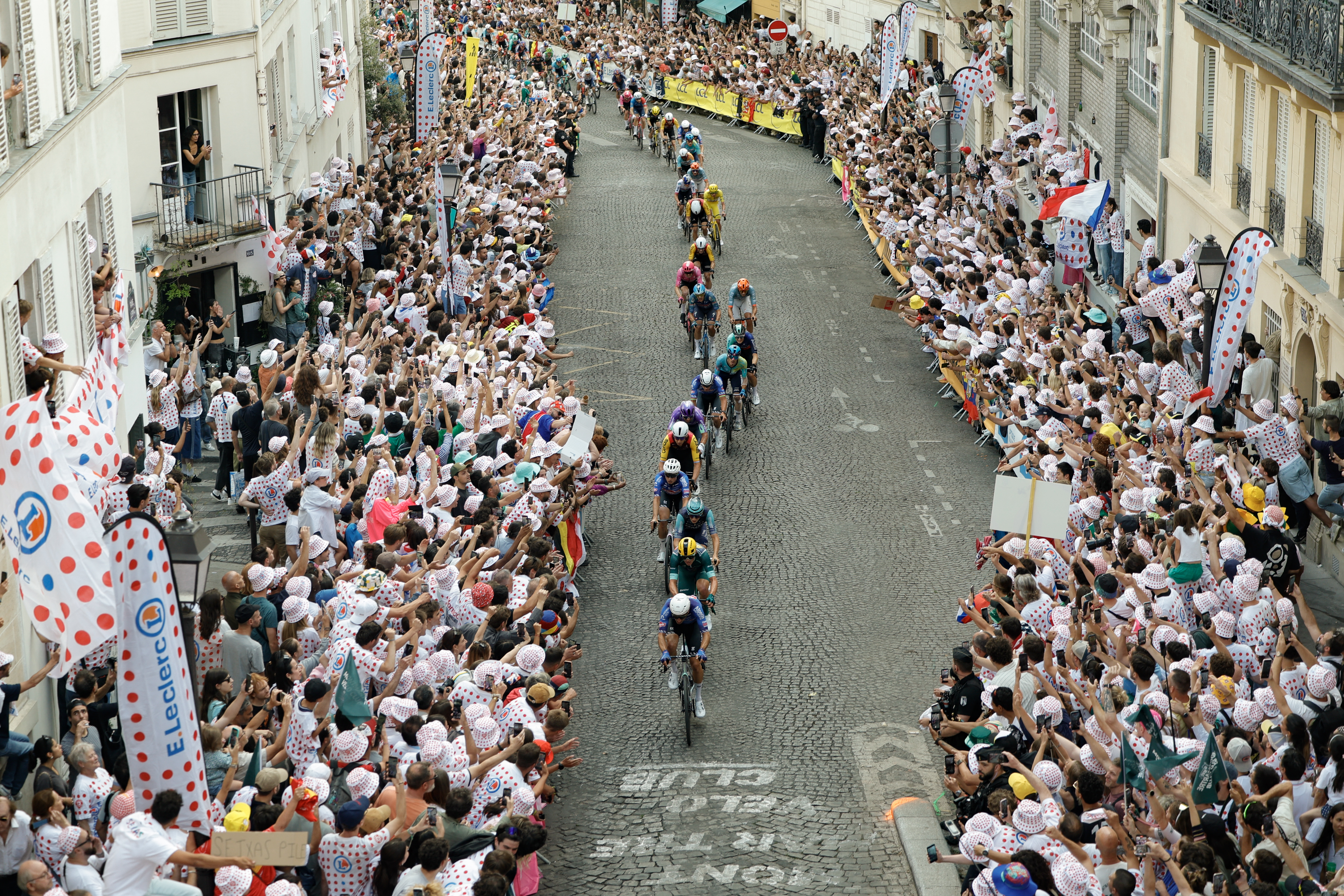 Tour de France stage 21 LIVE: All together after first ascent of Montmartre
