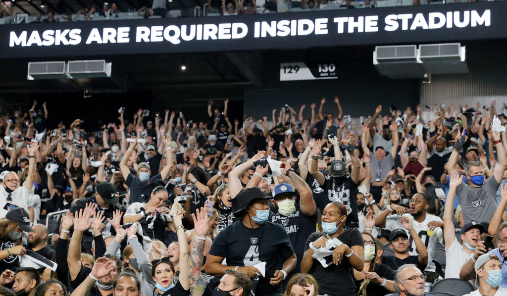 No snarls as Raiders host first NFL game with vaccination checks