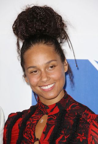 Alicia Keys stops wearing make-up