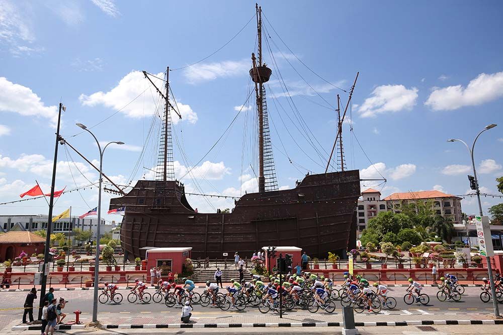 An old boat in the backdrop of today's stage