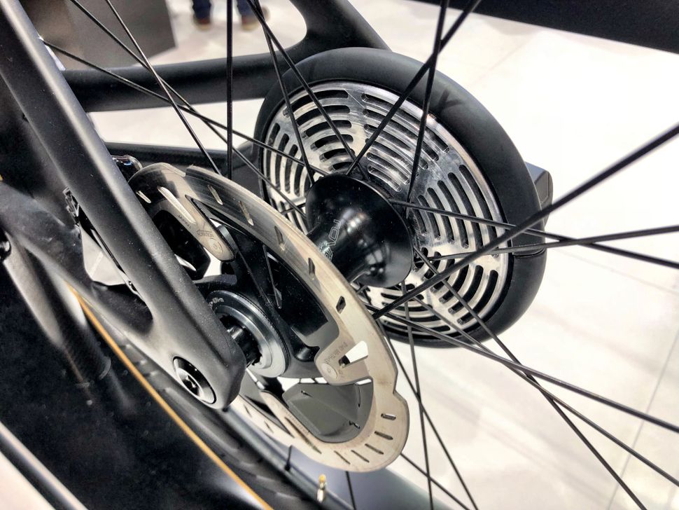 CeramicSpeed Driven chainless drivetrain shifts, performs under load