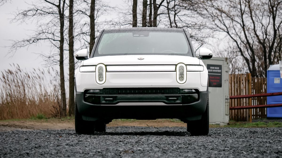 2025 Rivian R1S Tri-Motor test drive review.