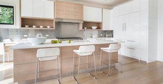 Modern kitchen with high-gloss white cabinets mixed with natural wooden open shelves to show the soft modern kitchen trend 2023