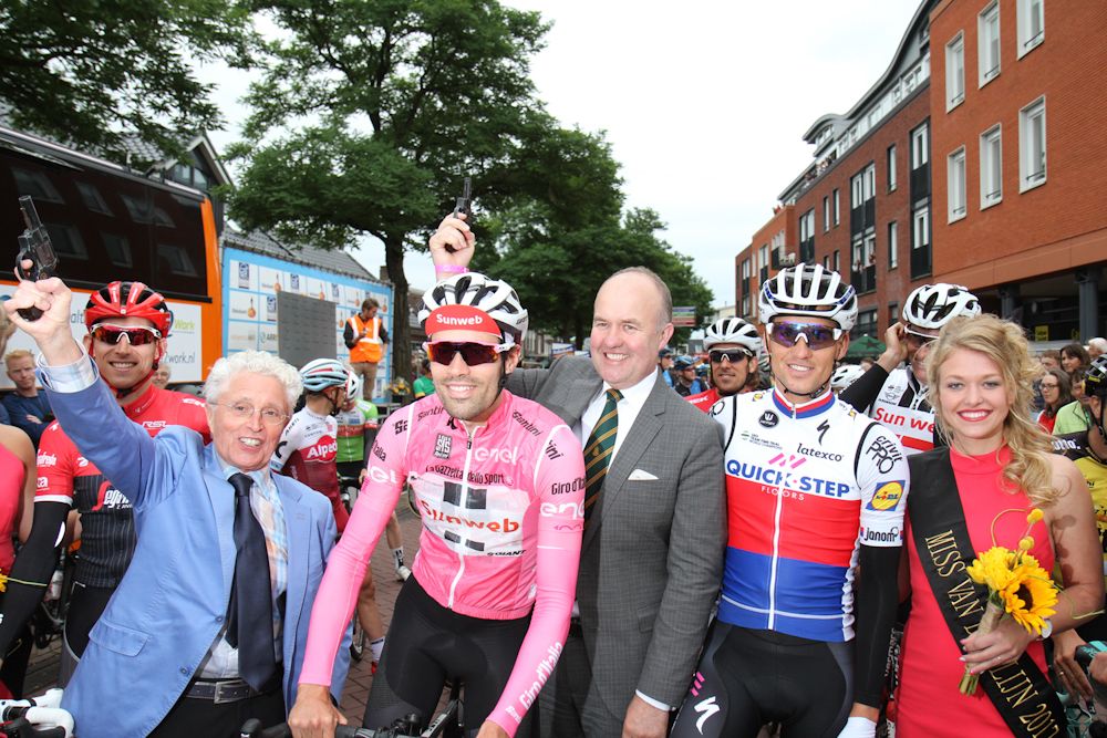Tom Dumoulin waits for the start of Profronde van Surhuisterveen