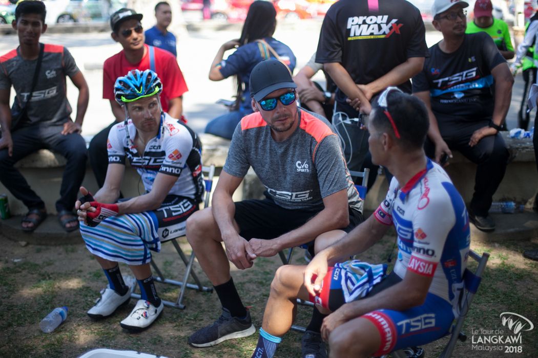 TSG sports director Jeremy Hunt chats with his riders