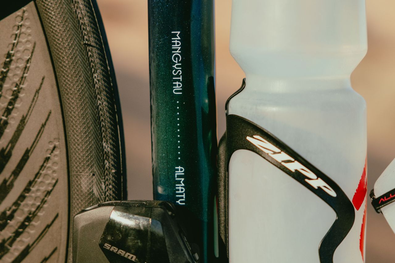 Lael Wilcox's Specialized Roubaix for her 2026 Guiness World Record attempt