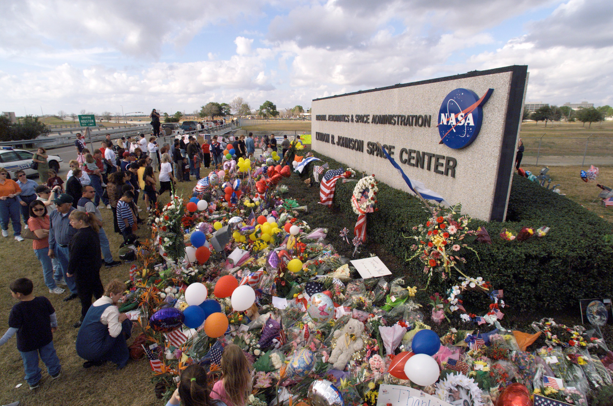 Tributes to Space Shuttle Columbia Crewmembers at Johnson Space Center