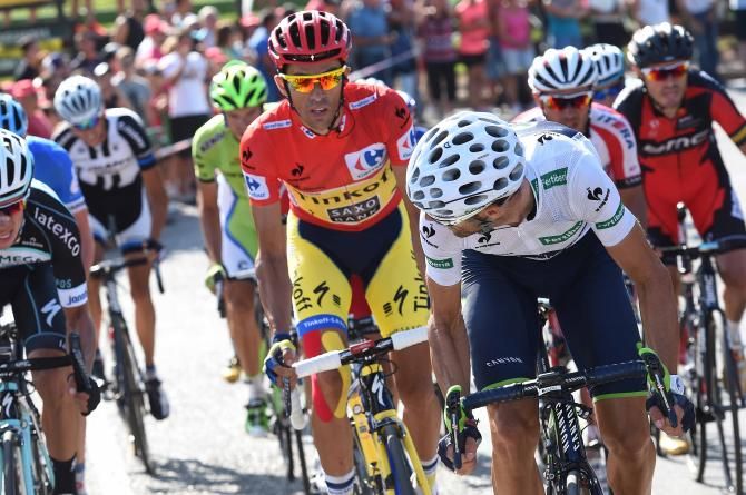 Valverde checks around for Contador