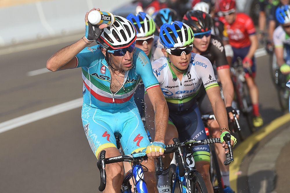 Vincenzo Nibali cools himself down