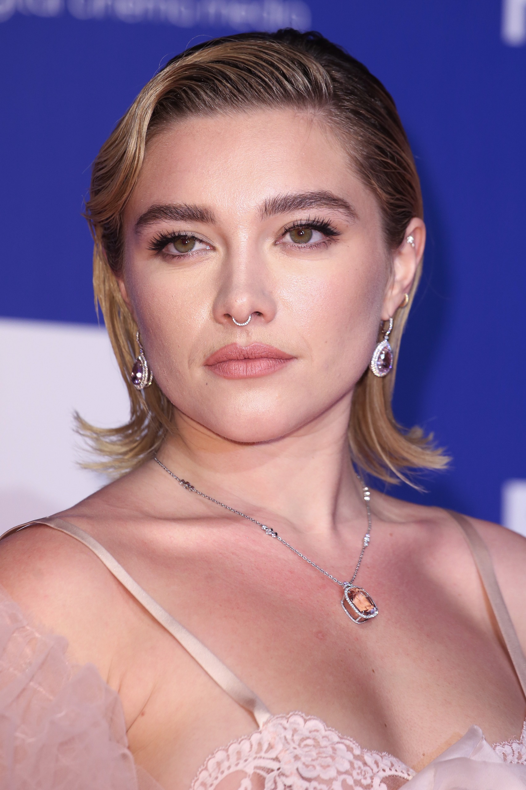 Florence Pugh short hair