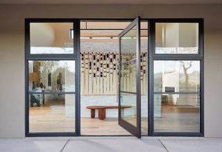 An impactful entrance in the home