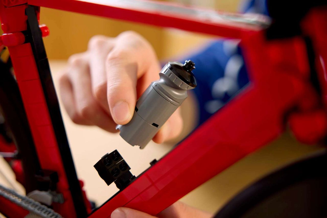 Details of the The Lego Icons Road Bike set showing the removable bidon.